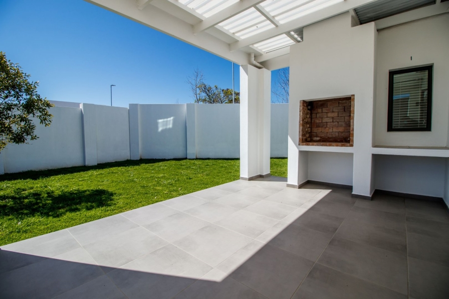  Bedroom Property for Sale in Croydon Gardens Estate Western Cape